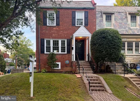 4 E ROSEMONT AVENUE