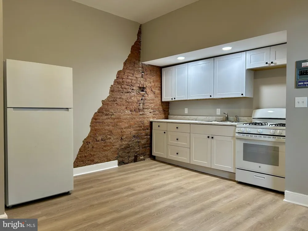 229 E KING STREET #2 Lancaster, PA 17602