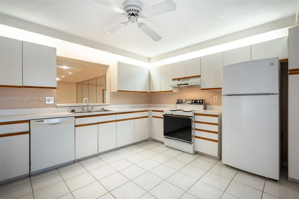 150 S Hollybrook Ter #208 Pembroke Pines, FL 33025