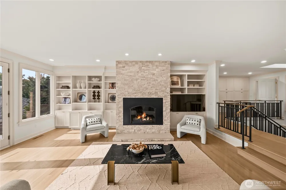 1365 92nd Avenue NE Clyde Hill, WA 98004