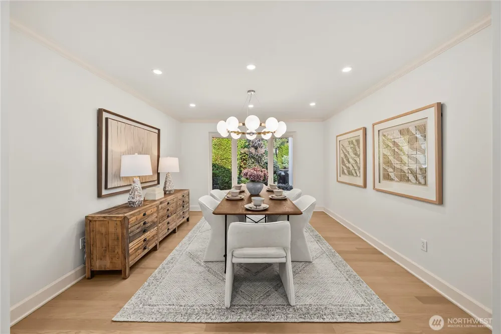 1365 92nd Avenue NE Clyde Hill, WA 98004