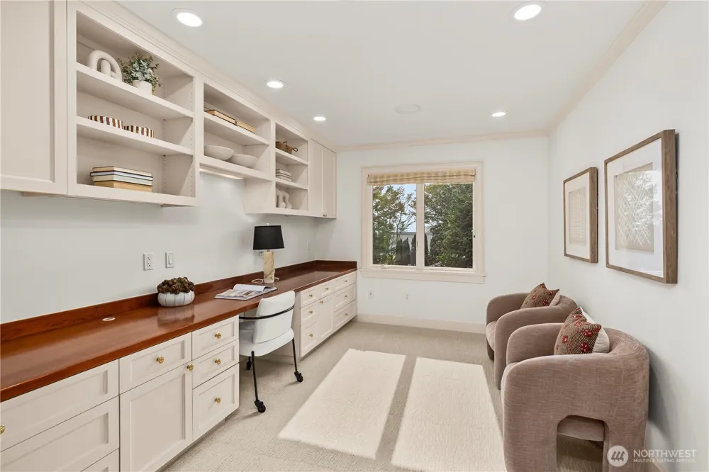 1365 92nd Avenue NE Clyde Hill, WA 98004