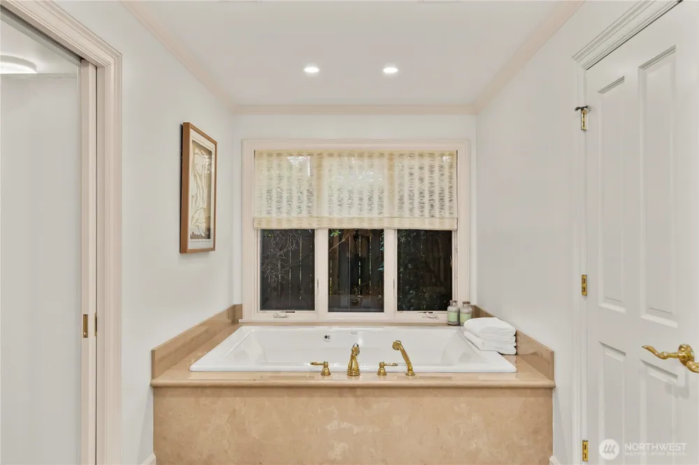 1365 92nd Avenue NE Clyde Hill, WA 98004