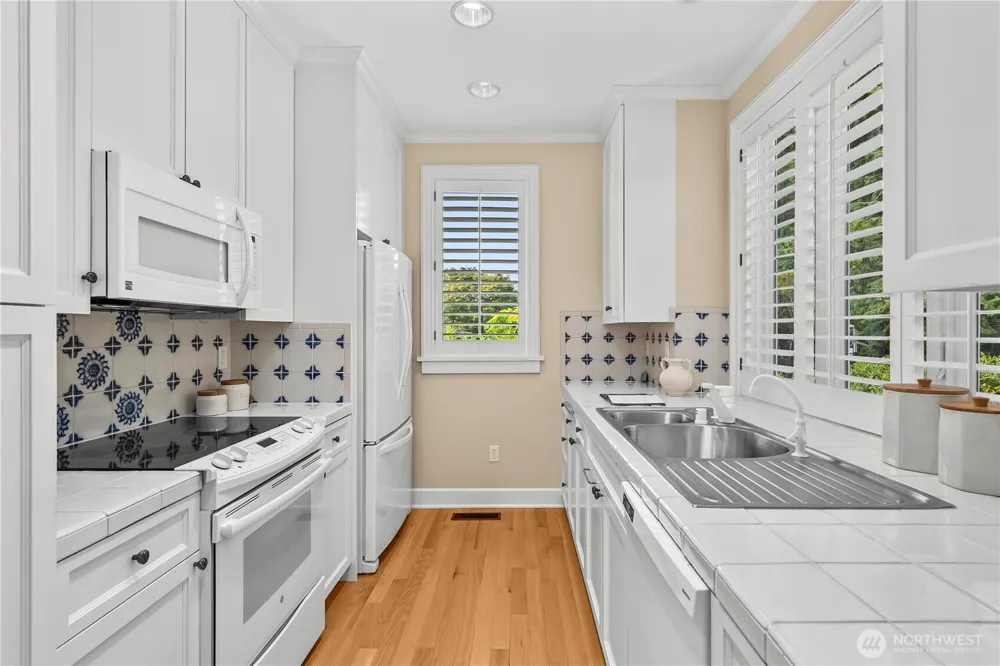1365 92nd Avenue NE Clyde Hill, WA 98004