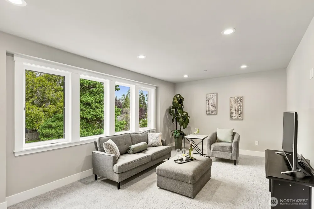 18554 Stone Avenue Shoreline, WA 98133