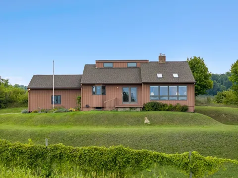 6420 Manitou Trail