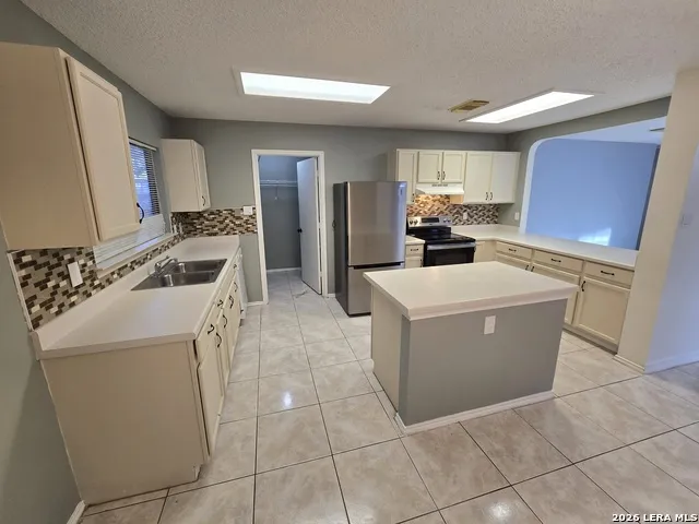 10311 FORK CRK San Antonio, TX 78245