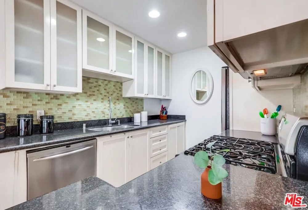 1275 Havenhurst Drive West Hollywood, CA 90046