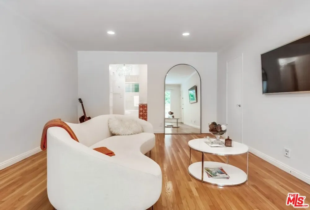 1275 Havenhurst Drive West Hollywood, CA 90046