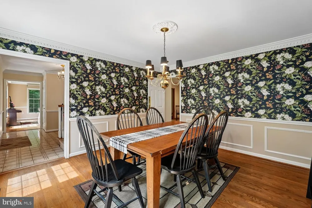 8212 HONEYSUCKLE ROAD Manassas, VA 20112