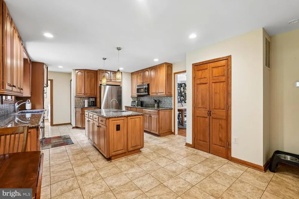 8212 HONEYSUCKLE ROAD Manassas, VA 20112