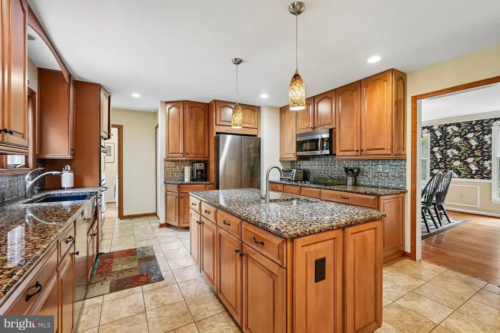 8212 HONEYSUCKLE ROAD Manassas, VA 20112