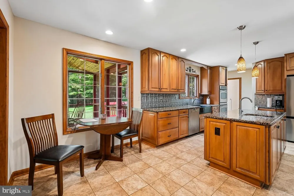 8212 HONEYSUCKLE ROAD Manassas, VA 20112