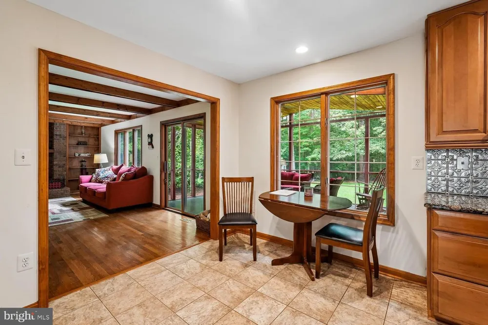 8212 HONEYSUCKLE ROAD Manassas, VA 20112