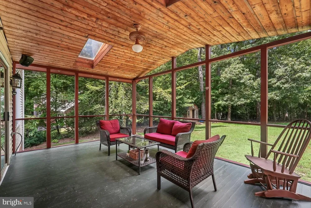 8212 HONEYSUCKLE ROAD Manassas, VA 20112