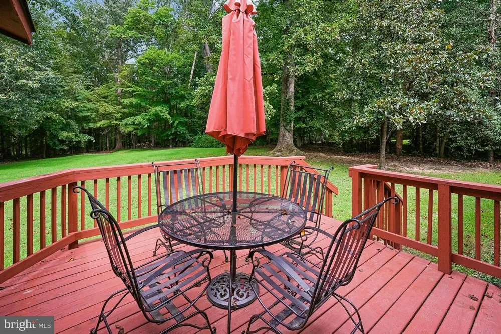 8212 HONEYSUCKLE ROAD Manassas, VA 20112