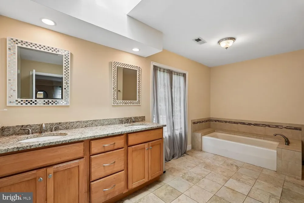 8212 HONEYSUCKLE ROAD Manassas, VA 20112