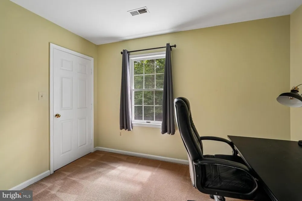 8212 HONEYSUCKLE ROAD Manassas, VA 20112