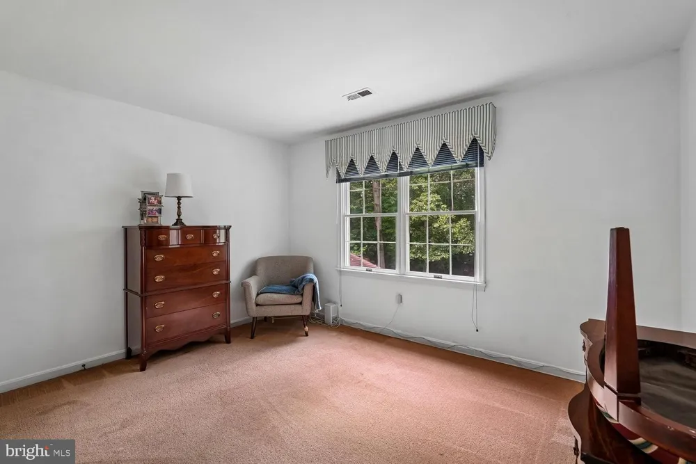 8212 HONEYSUCKLE ROAD Manassas, VA 20112