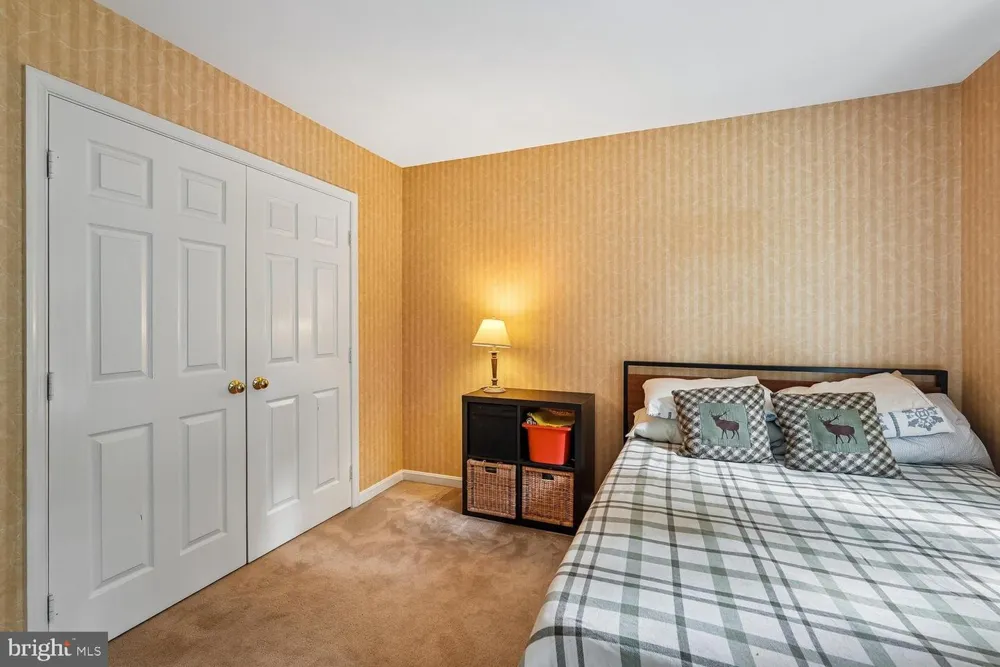 8212 HONEYSUCKLE ROAD Manassas, VA 20112