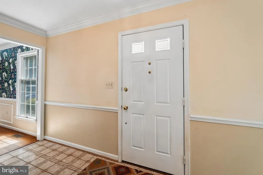 8212 HONEYSUCKLE ROAD Manassas, VA 20112