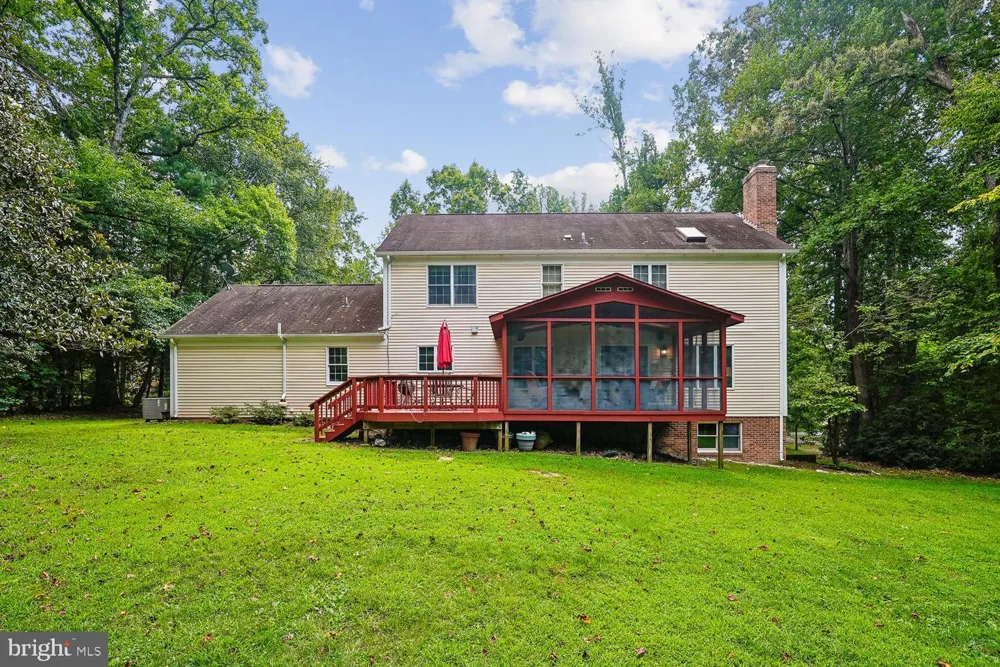 8212 HONEYSUCKLE ROAD Manassas, VA 20112