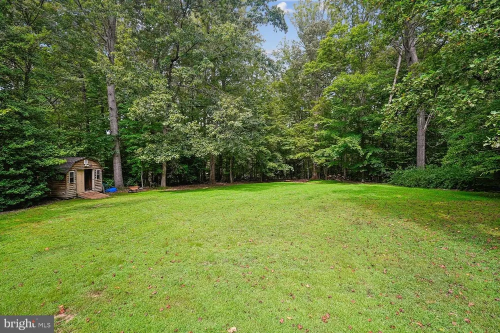 8212 HONEYSUCKLE ROAD Manassas, VA 20112