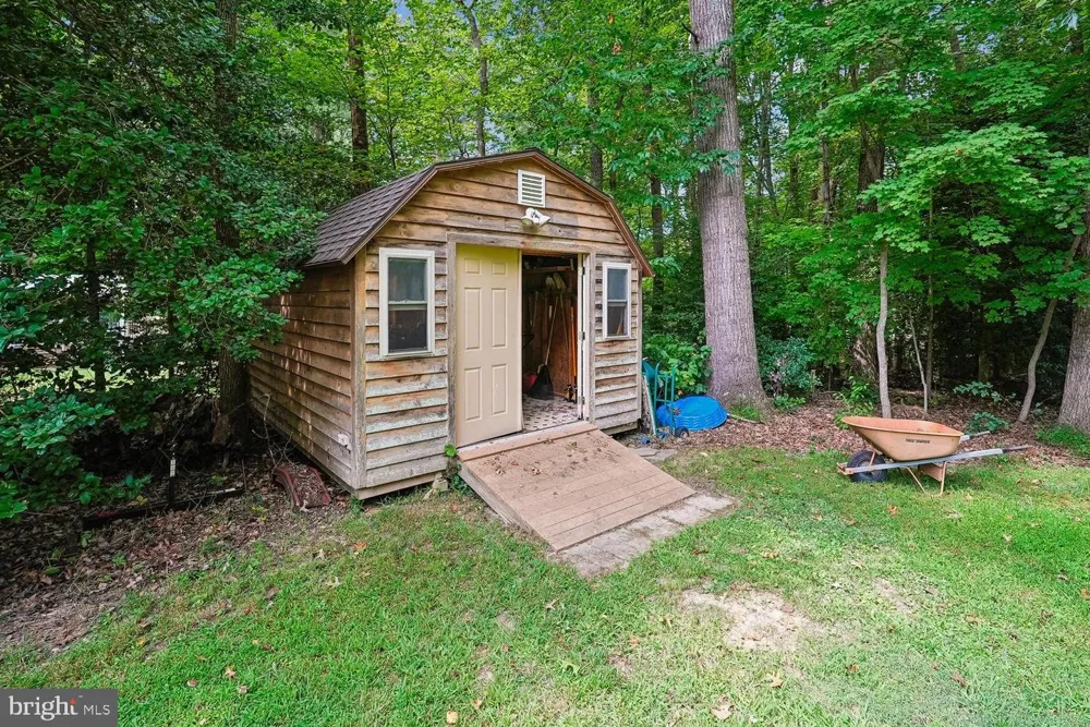 8212 HONEYSUCKLE ROAD Manassas, VA 20112