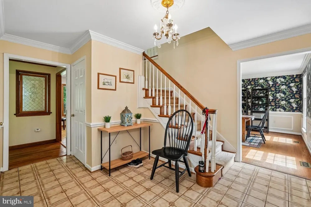 8212 HONEYSUCKLE ROAD Manassas, VA 20112