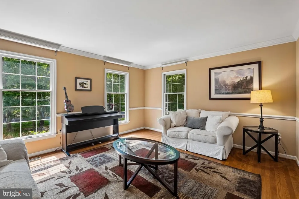 8212 HONEYSUCKLE ROAD Manassas, VA 20112