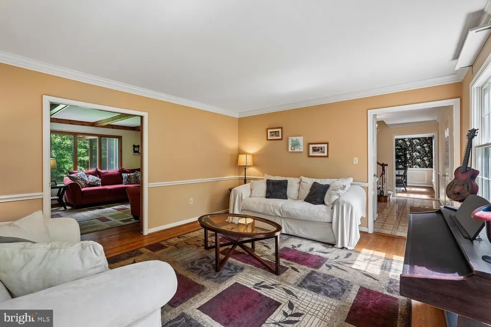 8212 HONEYSUCKLE ROAD Manassas, VA 20112