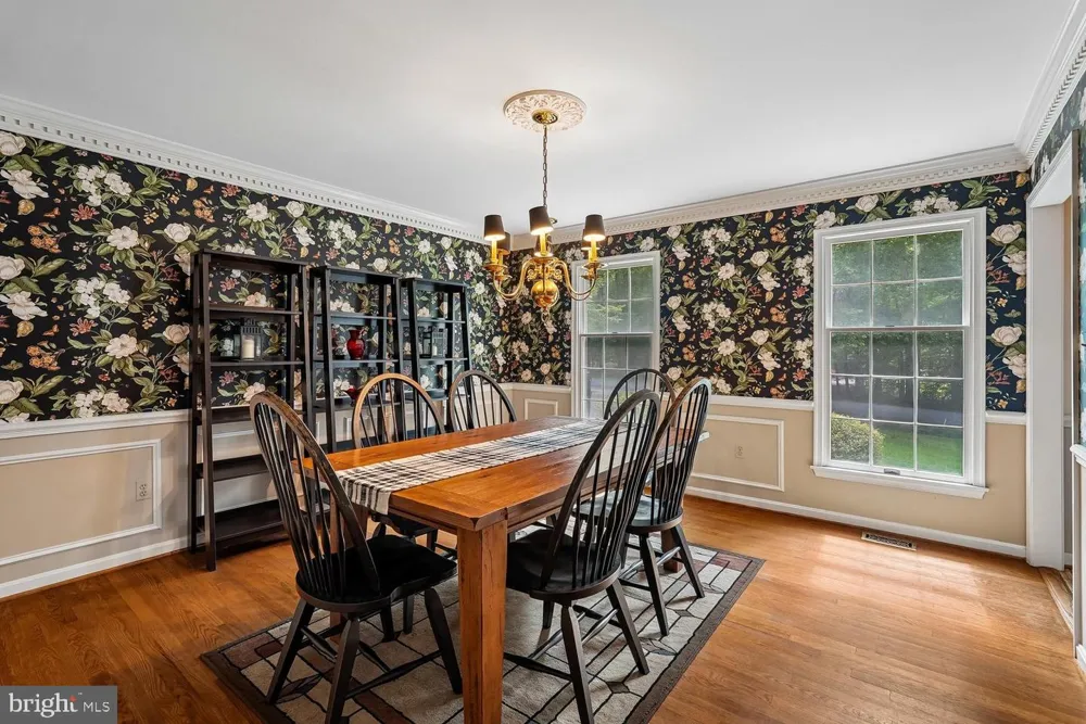 8212 HONEYSUCKLE ROAD Manassas, VA 20112