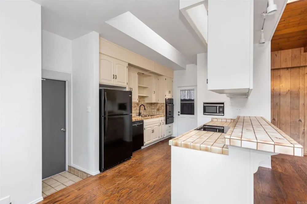 513 Canyon Drive Solana Beach, CA 92075