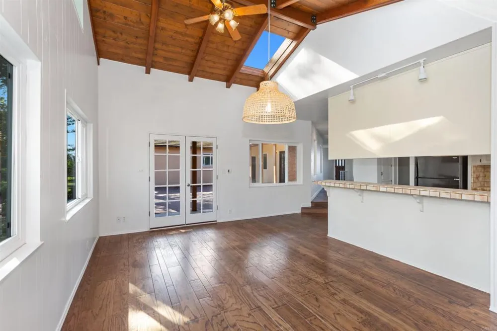 513 Canyon Drive Solana Beach, CA 92075