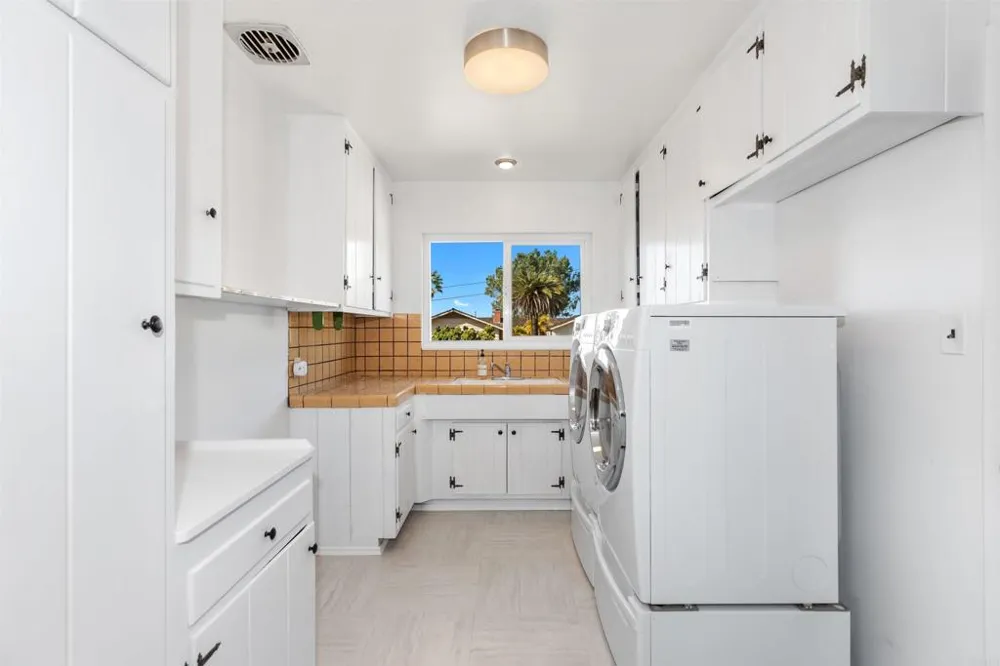 513 Canyon Drive Solana Beach, CA 92075