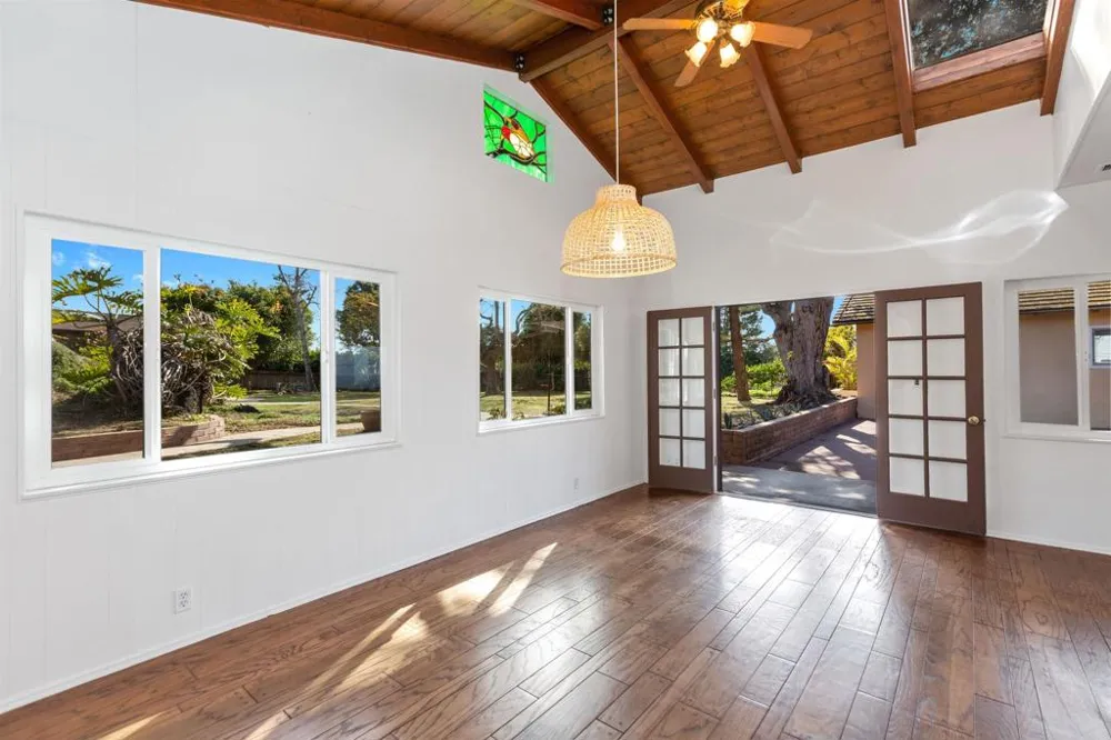 513 Canyon Drive Solana Beach, CA 92075