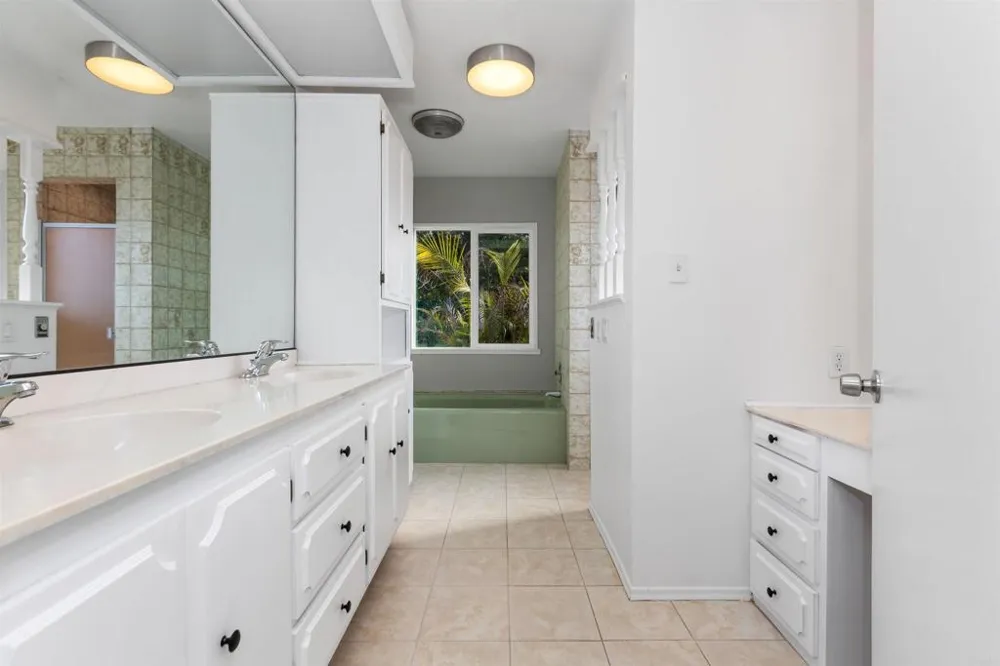 513 Canyon Drive Solana Beach, CA 92075