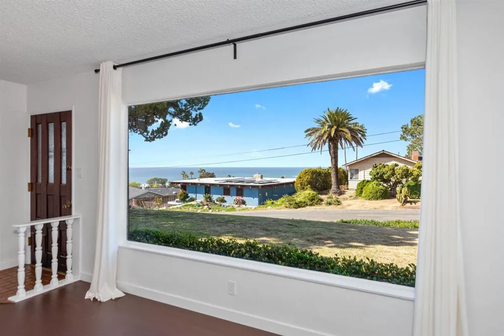 513 Canyon Drive Solana Beach, CA 92075