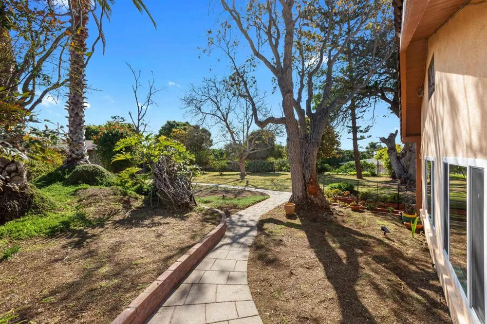 513 Canyon Drive Solana Beach, CA 92075