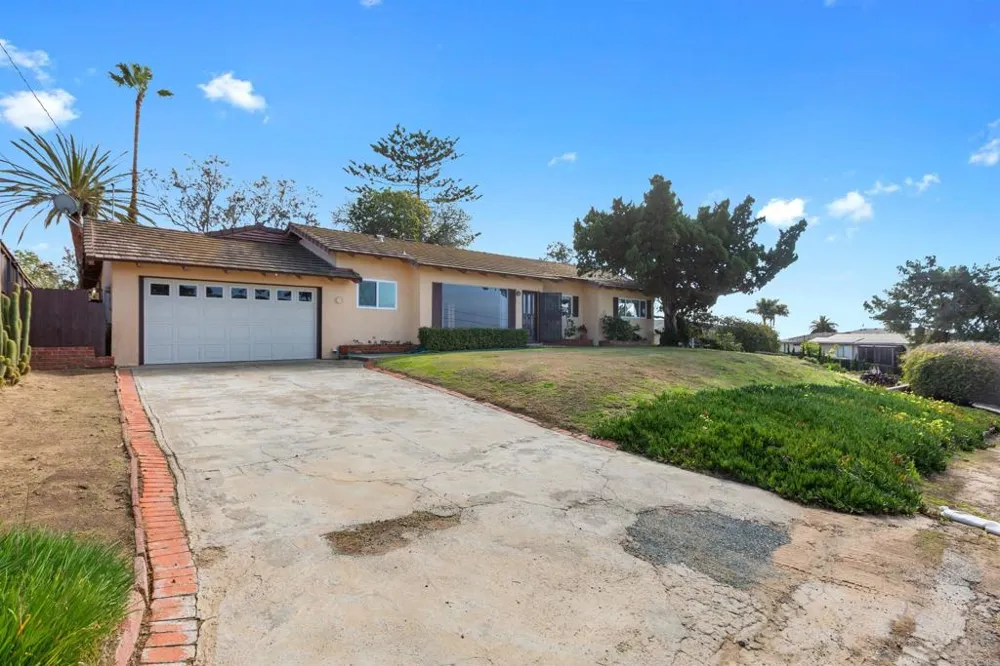 513 Canyon Drive Solana Beach, CA 92075