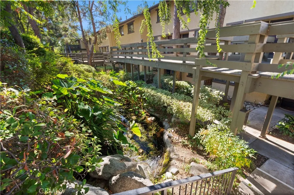 1050 Seco #102 Pasadena, CA 91103