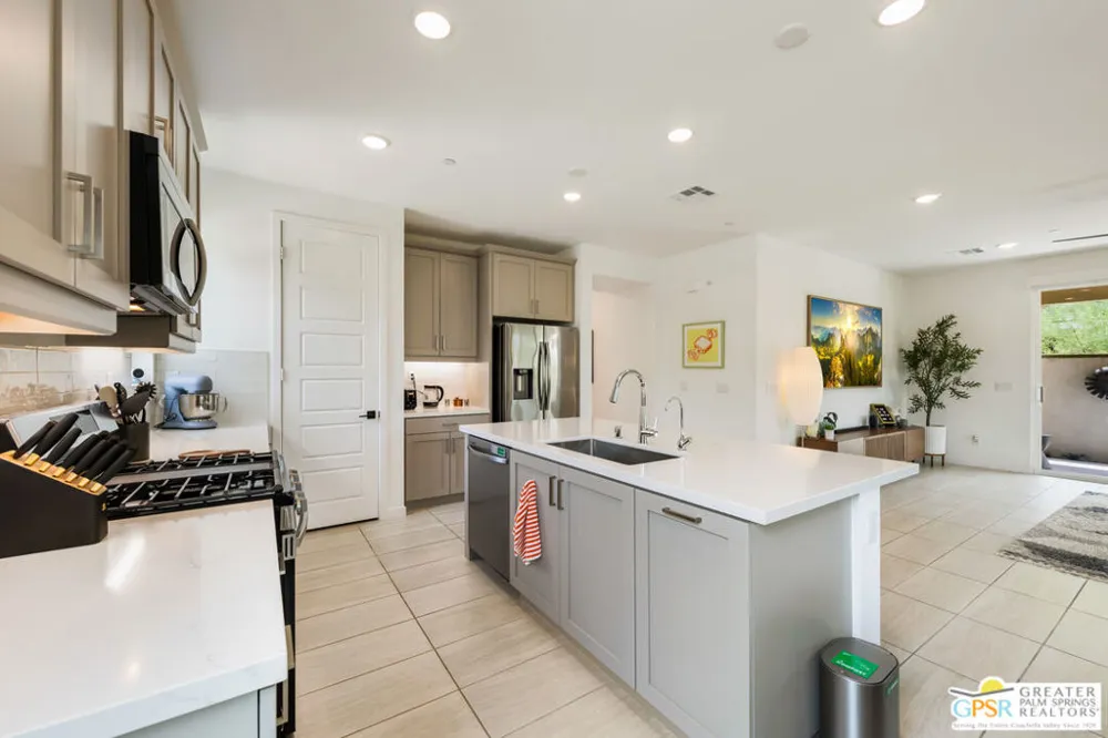 601 Via Firenze Cathedral City, CA 92234