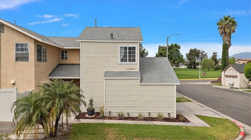 1620 Iron Horse Colton, CA 92324