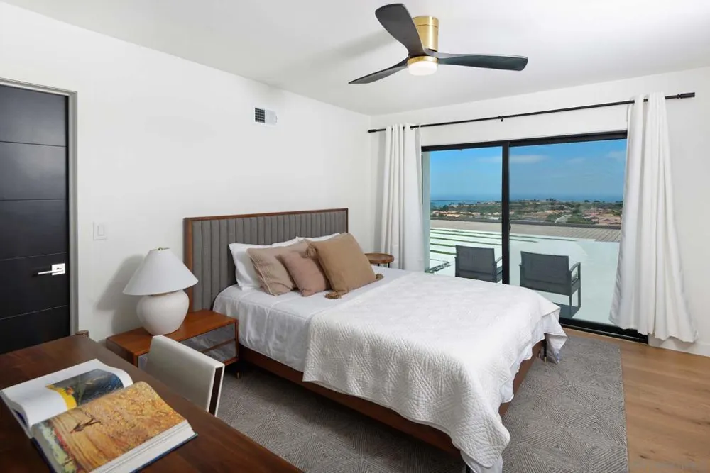 2222 Bahia Dr La Jolla, CA 92037