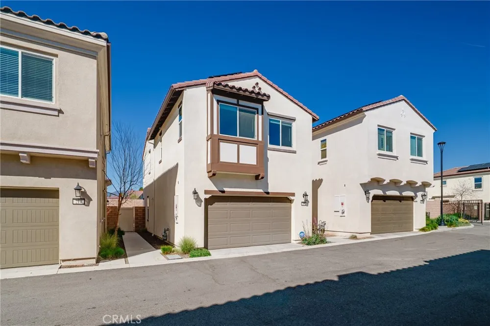 208 Bonita Rialto, CA 92376