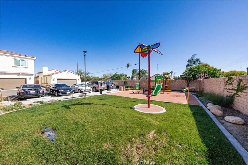 208 Bonita Rialto, CA 92376