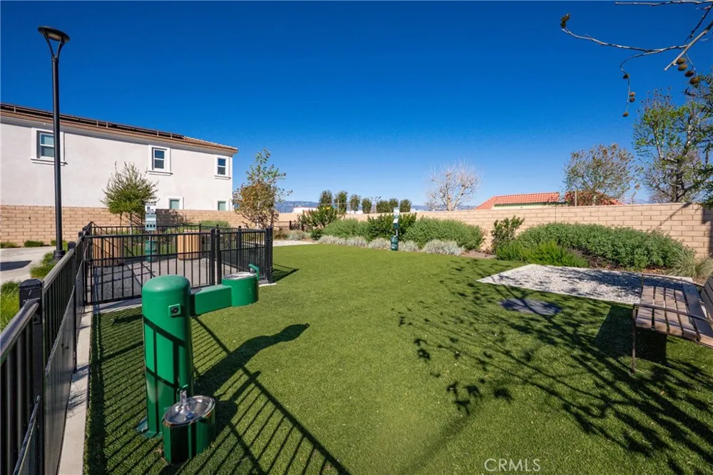 208 Bonita Rialto, CA 92376