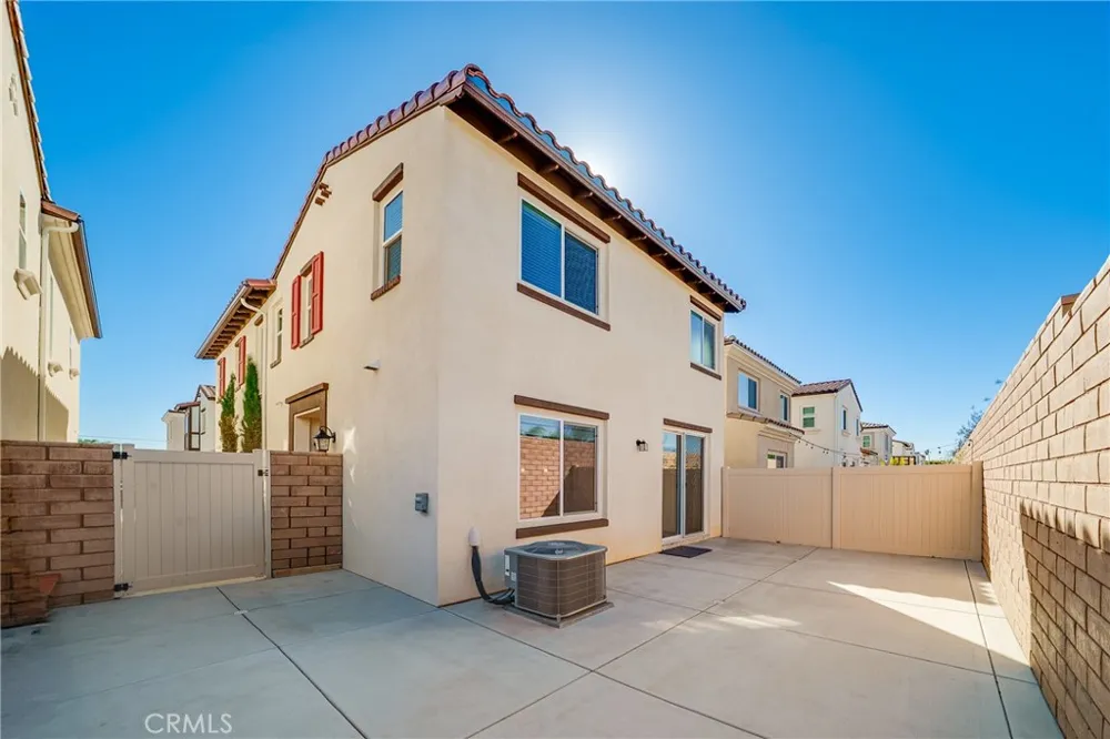 208 Bonita Rialto, CA 92376