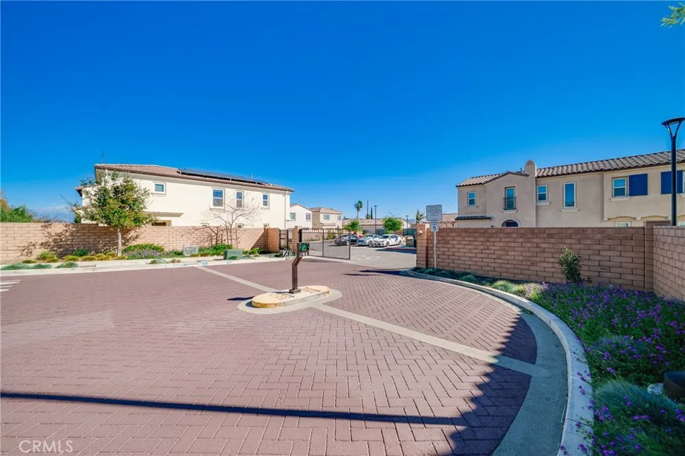 208 Bonita Rialto, CA 92376