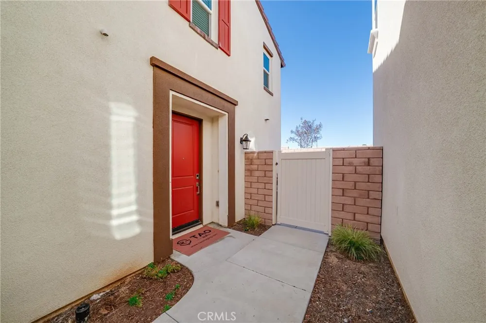 208 Bonita Rialto, CA 92376